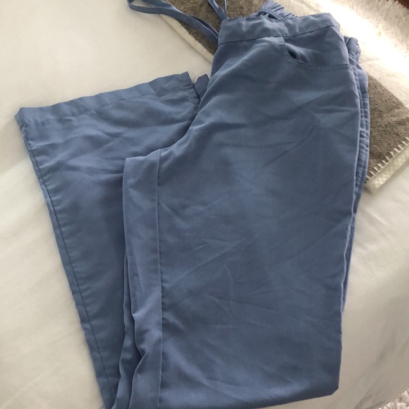 Grey’s Anatomy Relaxed Leg Scrub Pants - Picture 3 of 4